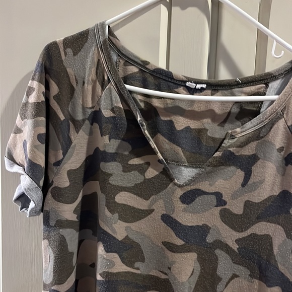 Size L Camo tee. Worn several times. Listing #4032 - Picture 2 of 3